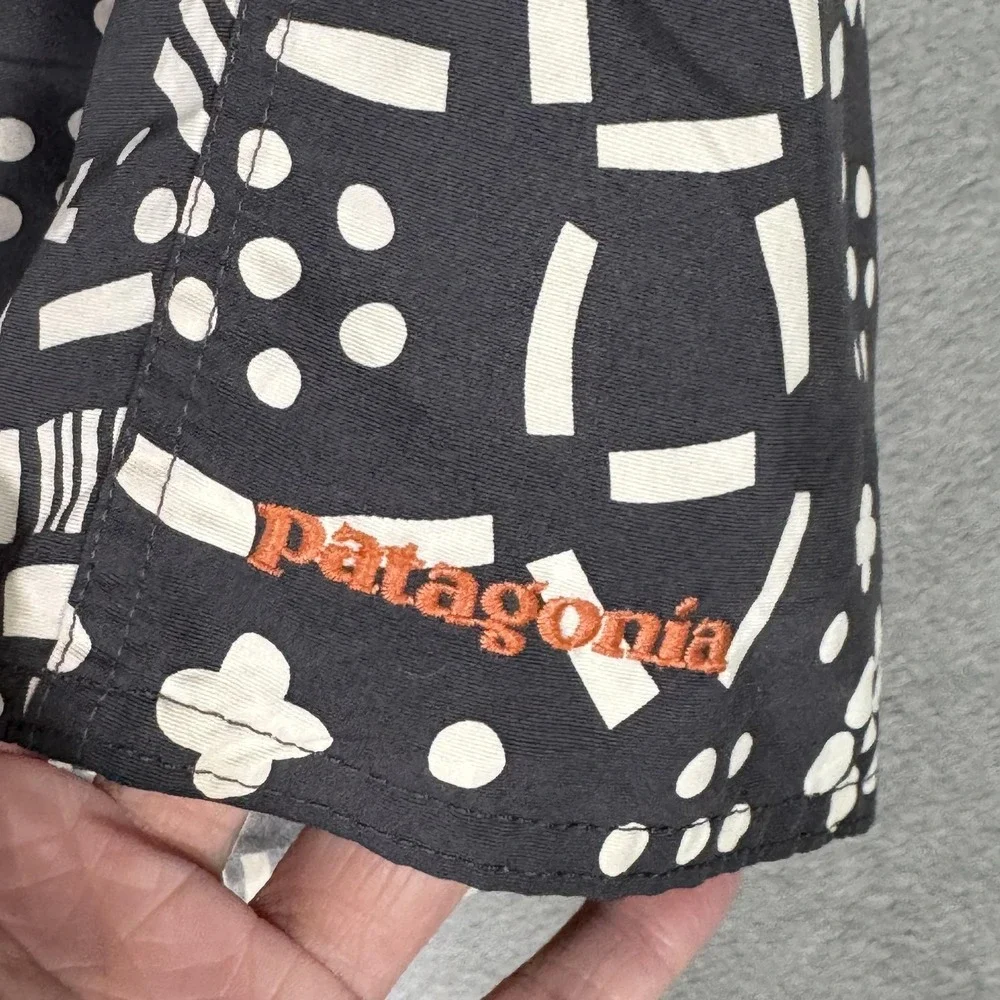 Patagonia Board Shorts Mens 36 Black White Batik Print Surf Wavefarer‎